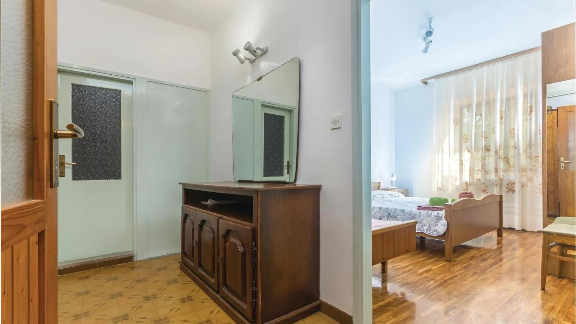 2 Bedroom Nice Apartment In Lovrecica Хорватия