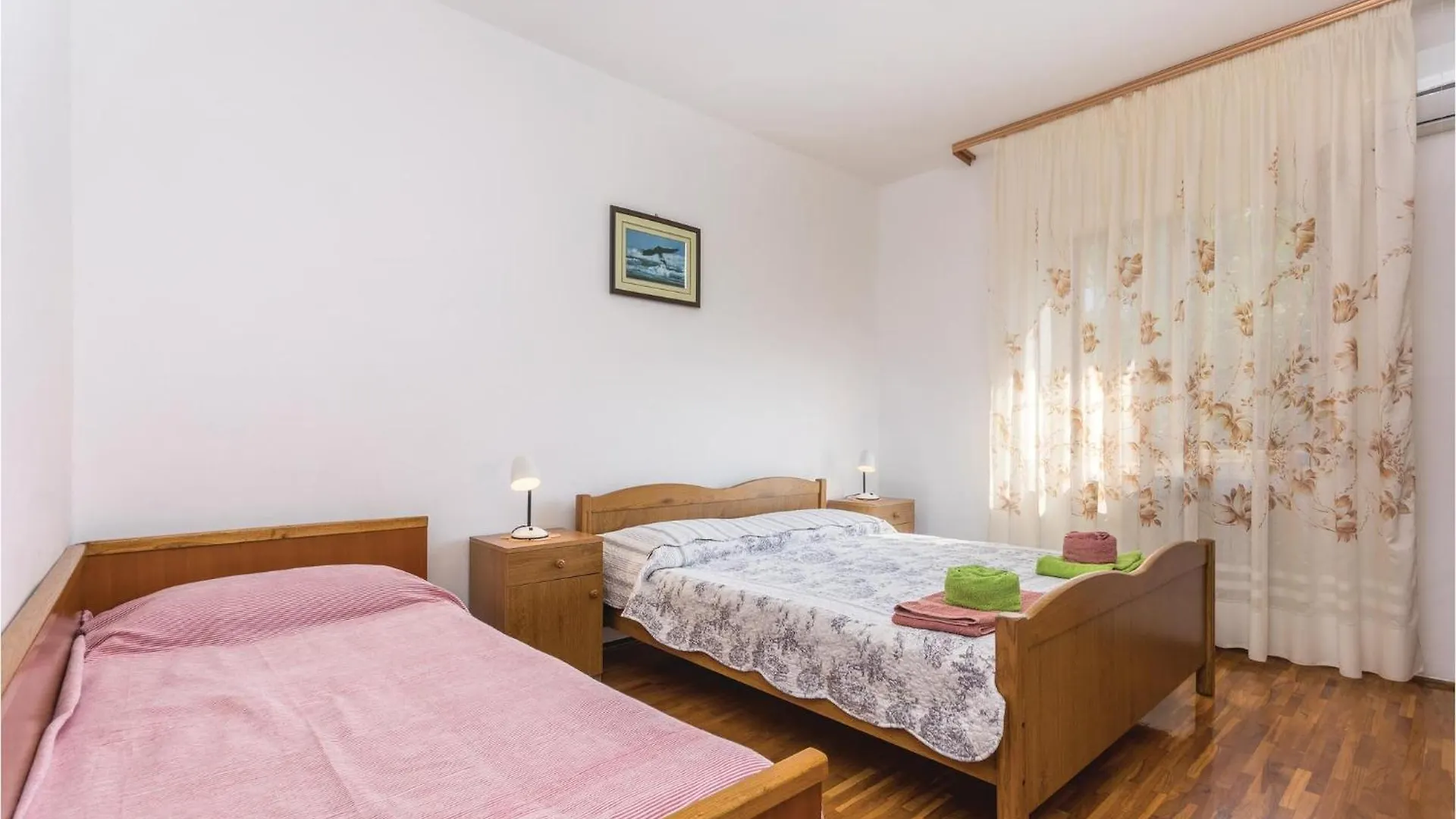 2 Bedroom Nice Apartment In Lovrecica