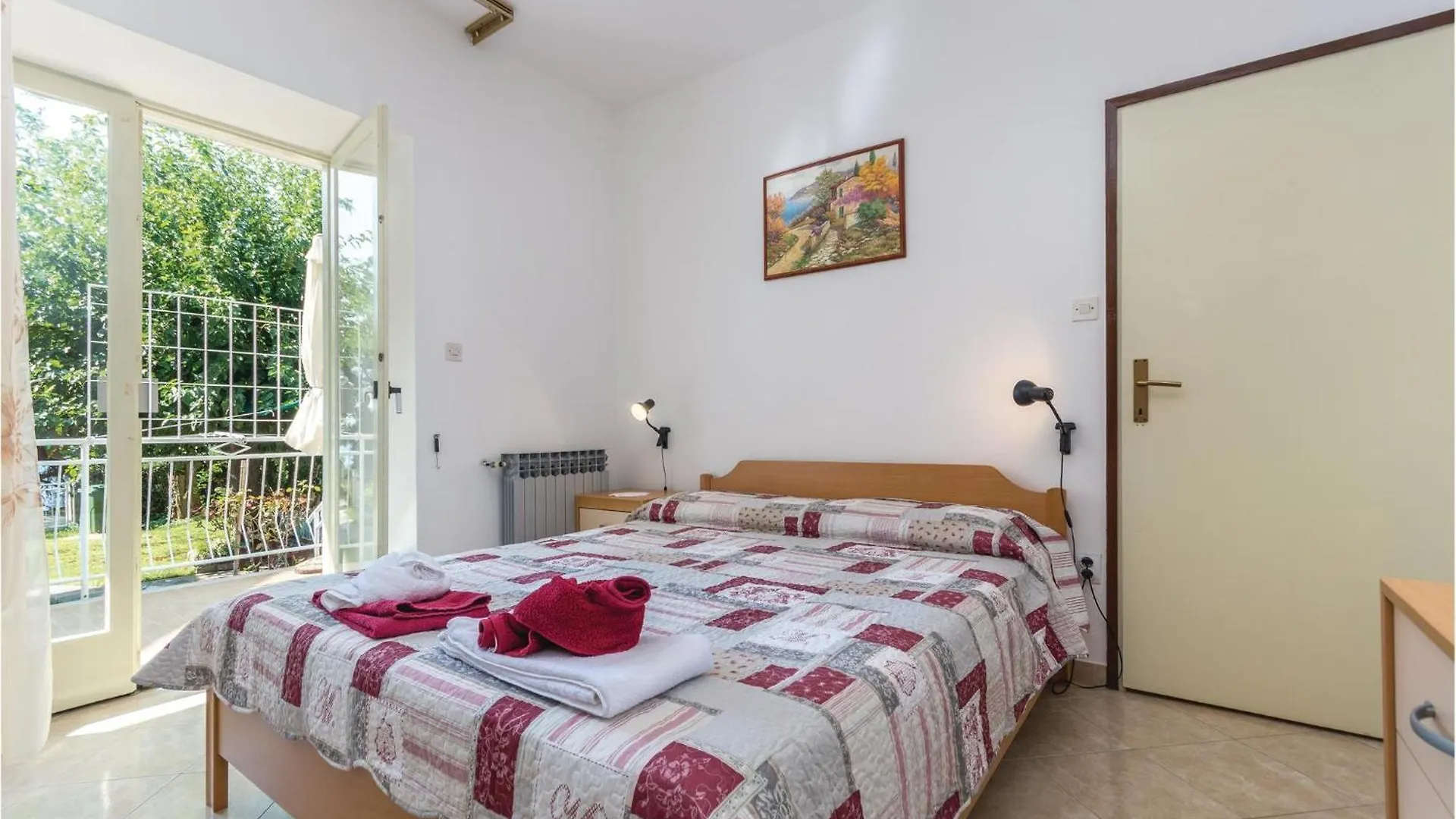 2 Bedroom Nice Apartment In Lovrecica
