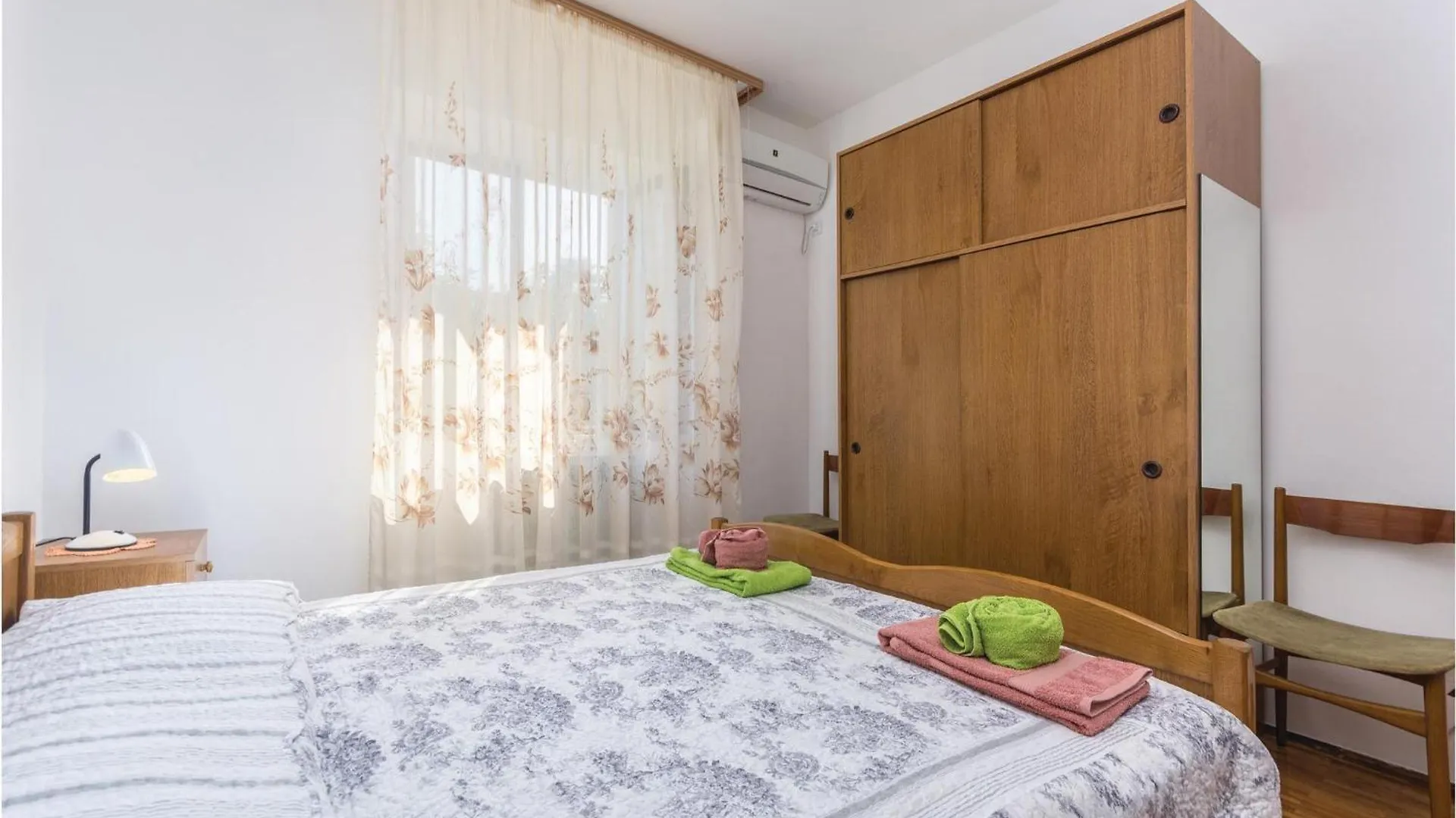 2 Bedroom Nice Apartment In Lovrecica  Ловречица