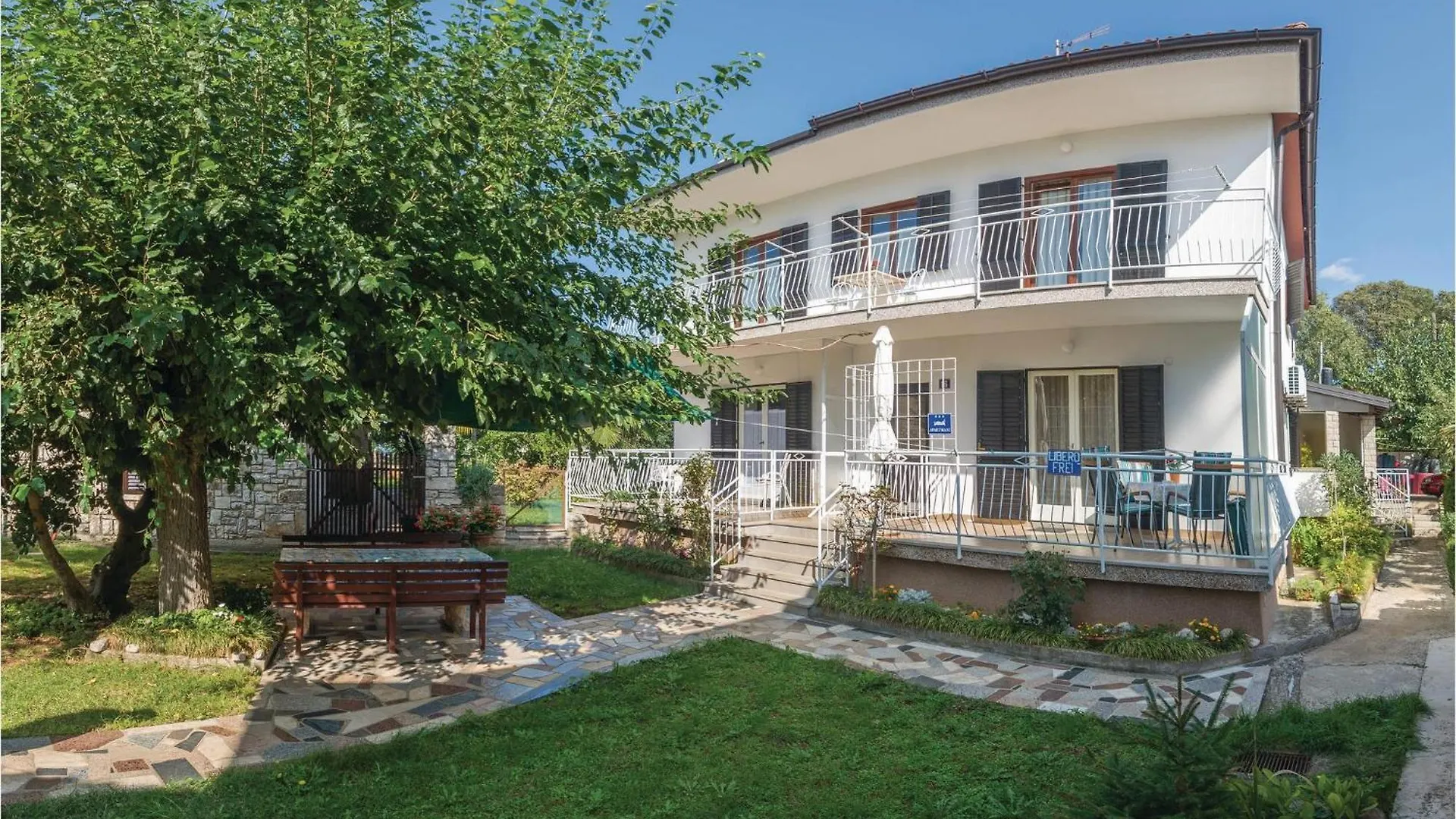 2 Bedroom Nice Apartment In Lovrecica