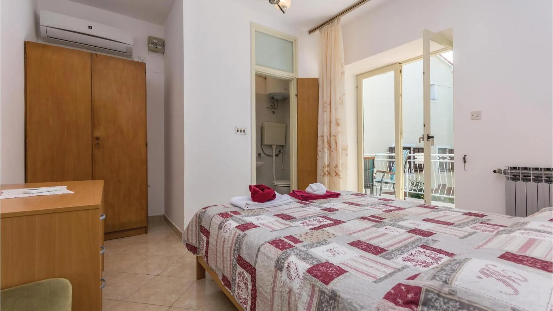 2 Bedroom Nice Apartment In Lovrecica Lovrečica